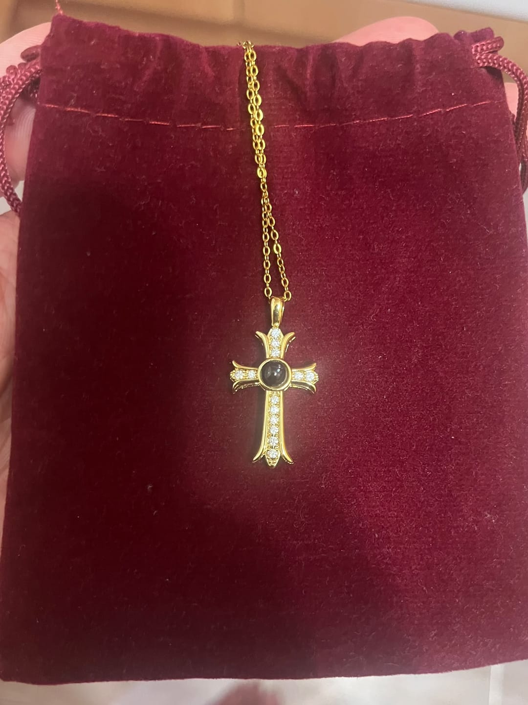 Customer photo review of Collar de Cruz Personalizado