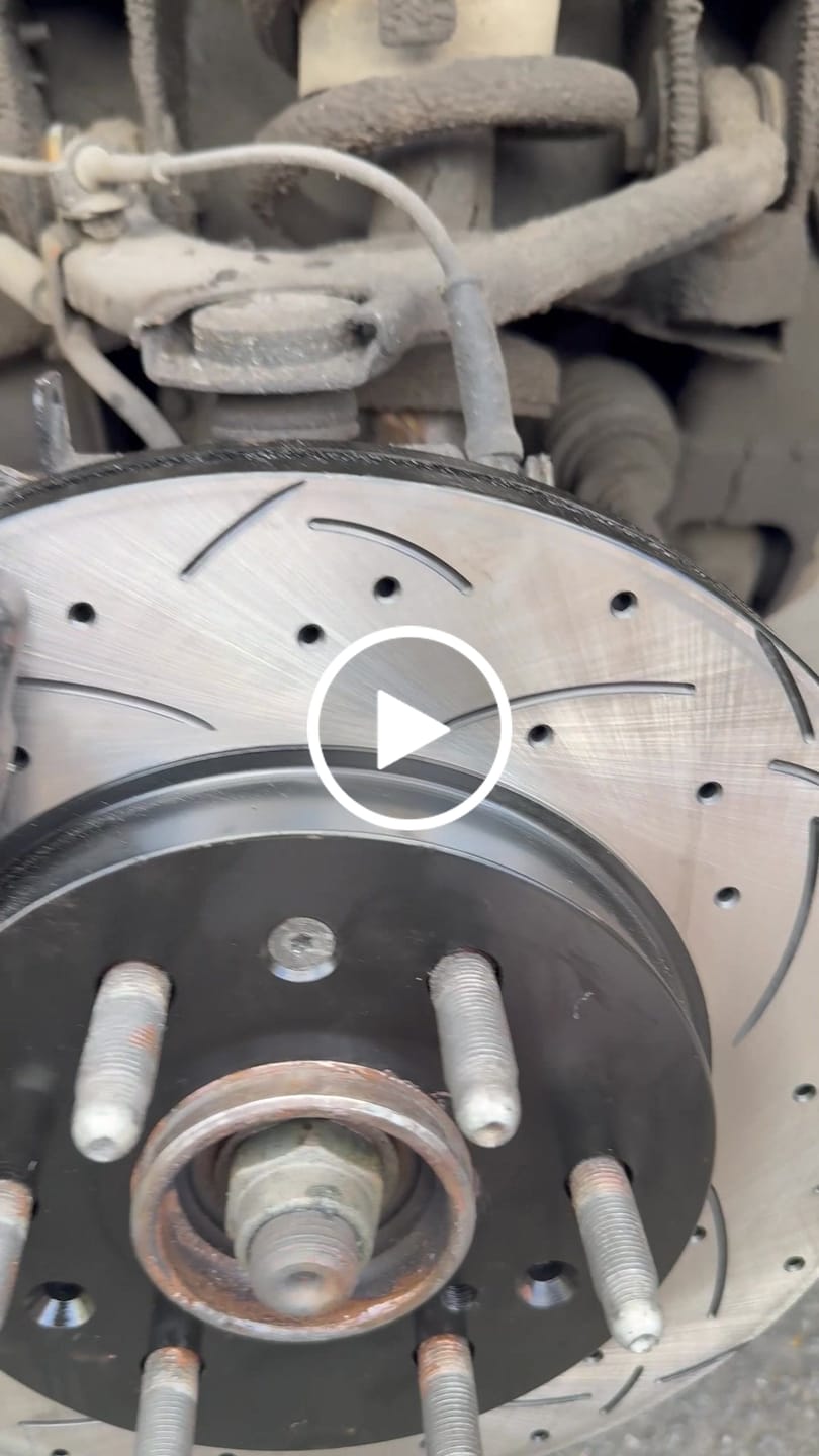 Customer video review of [Avant + Arrière] Kit de disque (percé rainuré revêtu) et plaquette (céramique) de frein pour Chevrolet Silverado 1500 GMC Sierra Tahoe Suburban Yukon Cadillac XL Escalade ESV KDT-100198