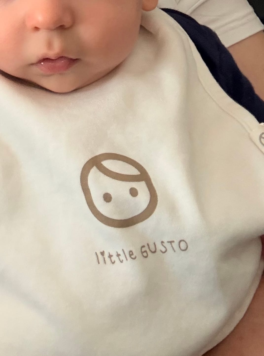 Customer photo review of Organik Pamuk Sıvı Geçirmez Planet Gusto Beyaz Mama Önlüğü