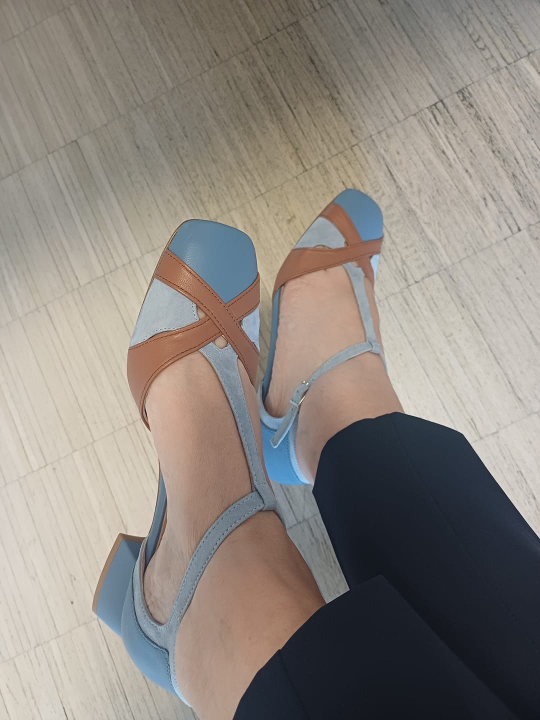 Customer photo review of Monella Jeans decollete t-bar in nappa celeste e marrone  e camoscio azzurro - tacco 3.5 lavorazione marchigiana