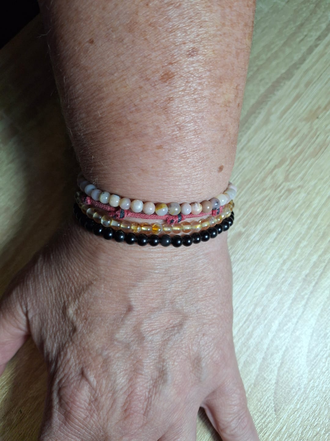 Customer photo review of Pulsera Ópalo rosa | 4mm | Autoestima - Valor