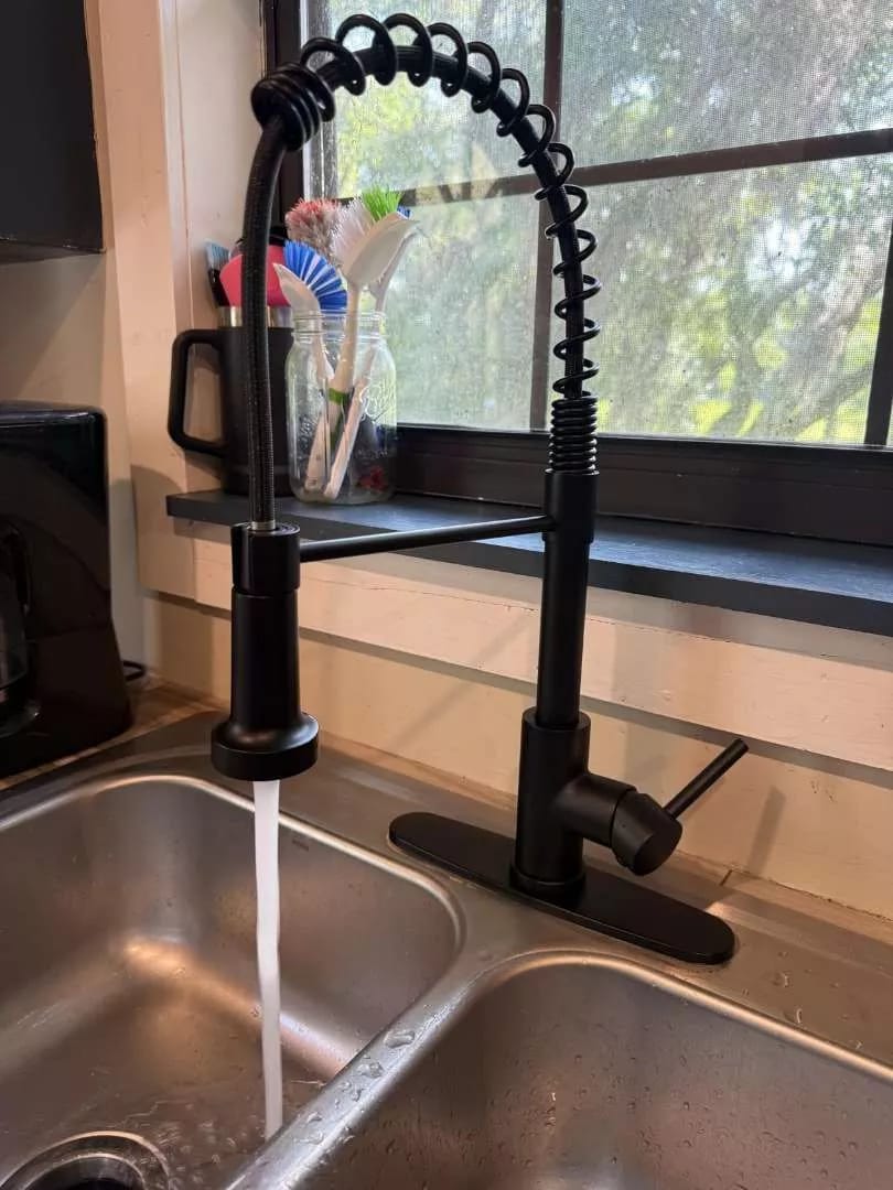 Customer photo review of Halmstad – Pull-Out Single-Handle Stainless Steel Kitchen Faucet