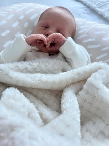 Customer photo review of Cushii Baby Lounger Wanderlust - Oatmilk
