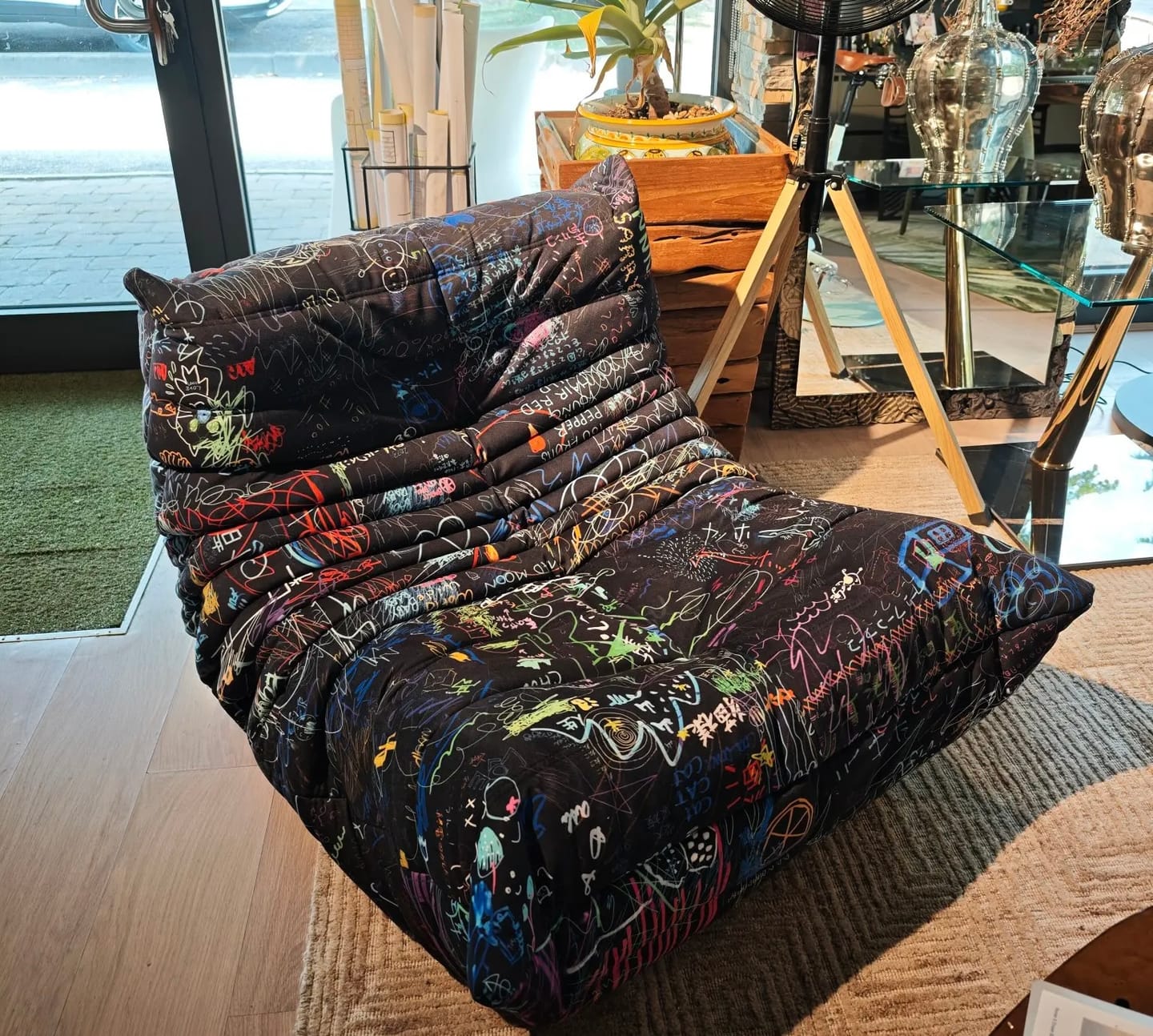 Customer photo review of Fauteuil Relax Graffiti en Tissu Suède