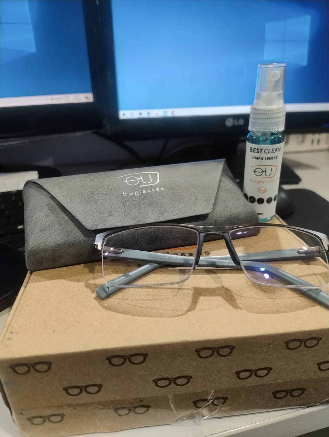 Customer photo review of Óculos de Grau Taguro