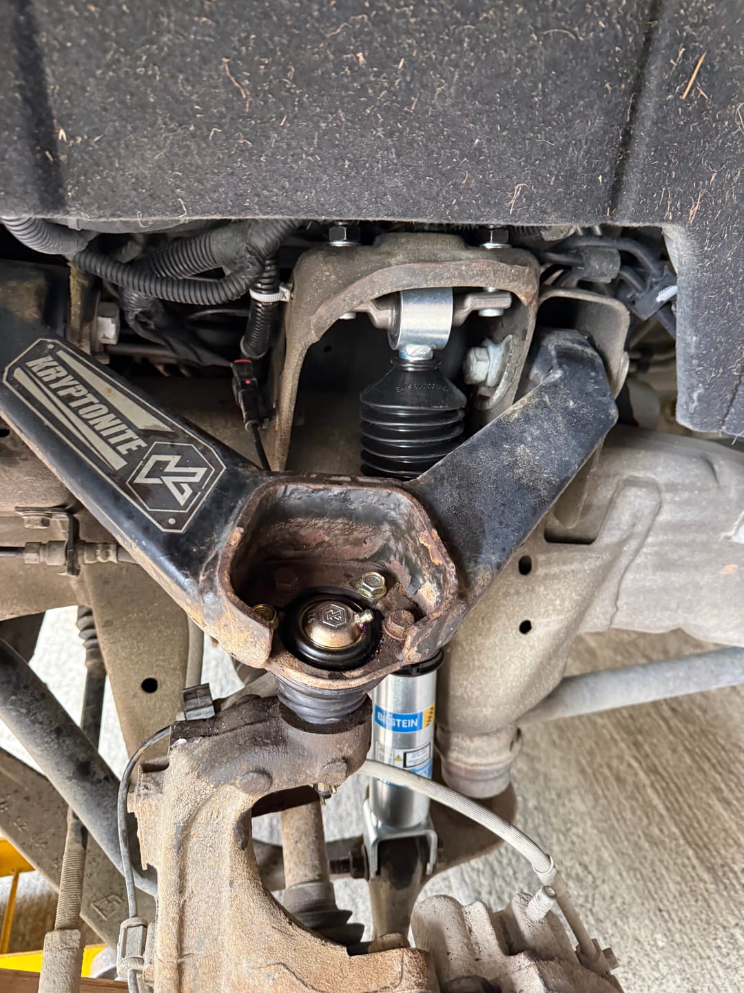 Customer photo review of 1988-2025 Duramax Bolt-In Upper Ball Joint (KR6292)