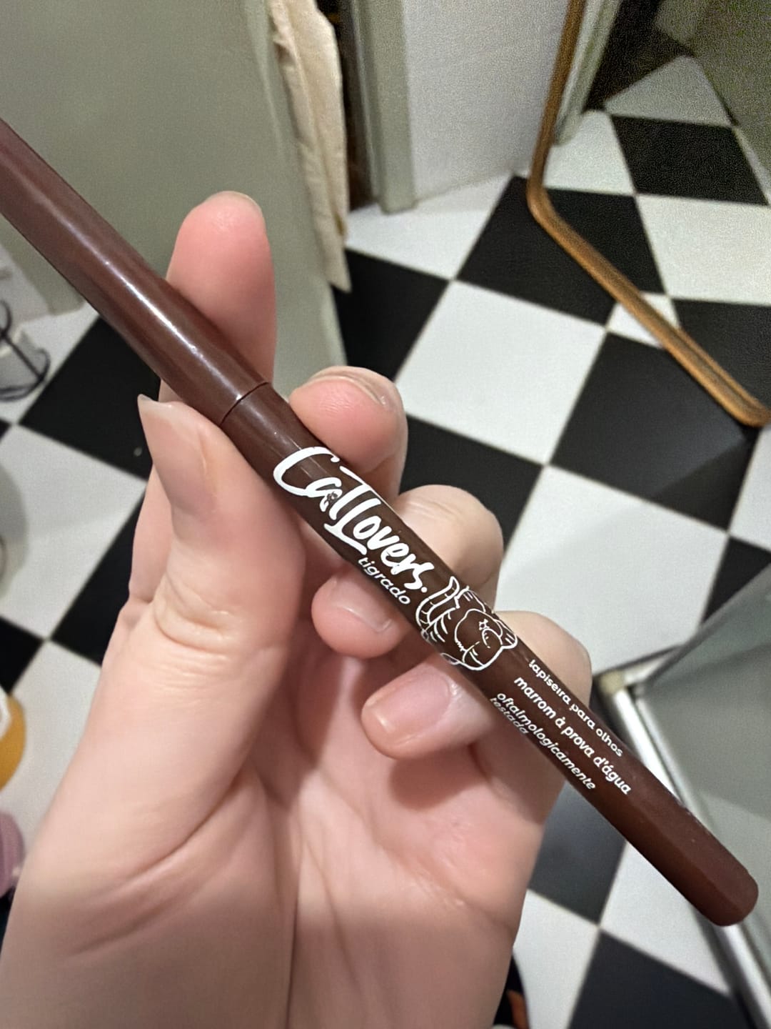 Customer photo review of Lapiseira Para Olhos Marrom – Cat Lovers – Vizzela