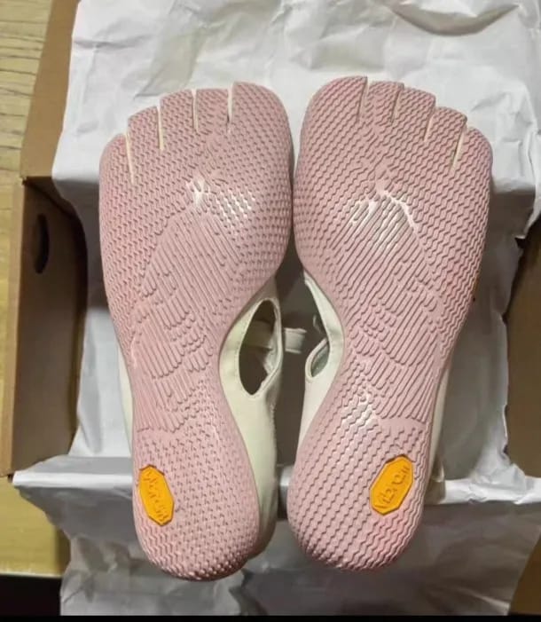 Customer photo review of Five Toe Shoes