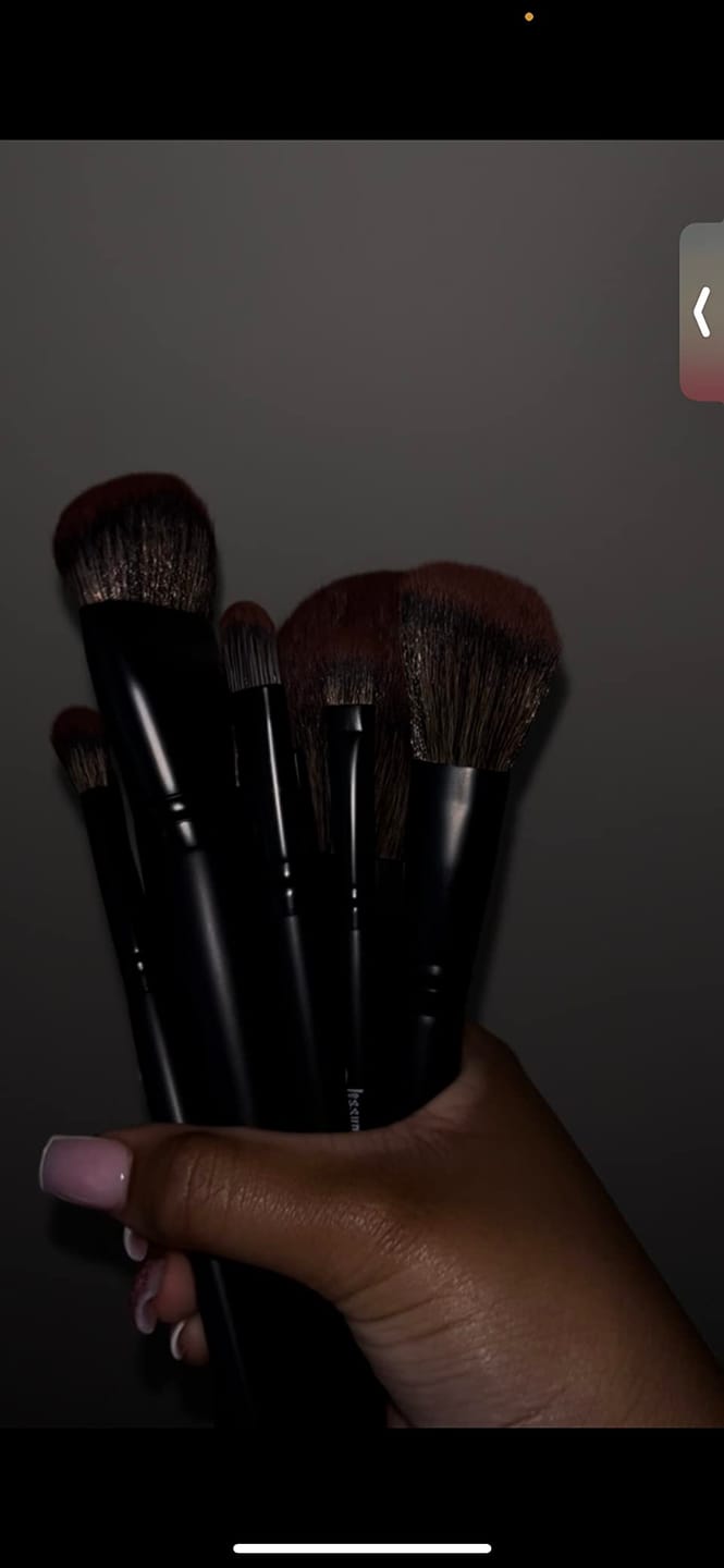 Customer photo review of Makeup Lover Makeup Brush Collection (Phantom Black)