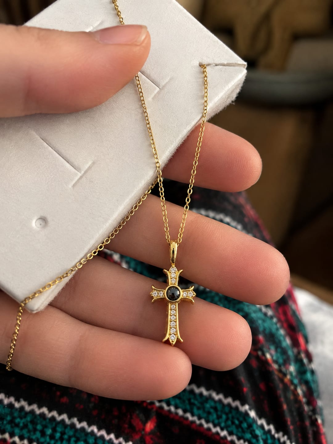 Customer photo review of Collar de Cruz Personalizado