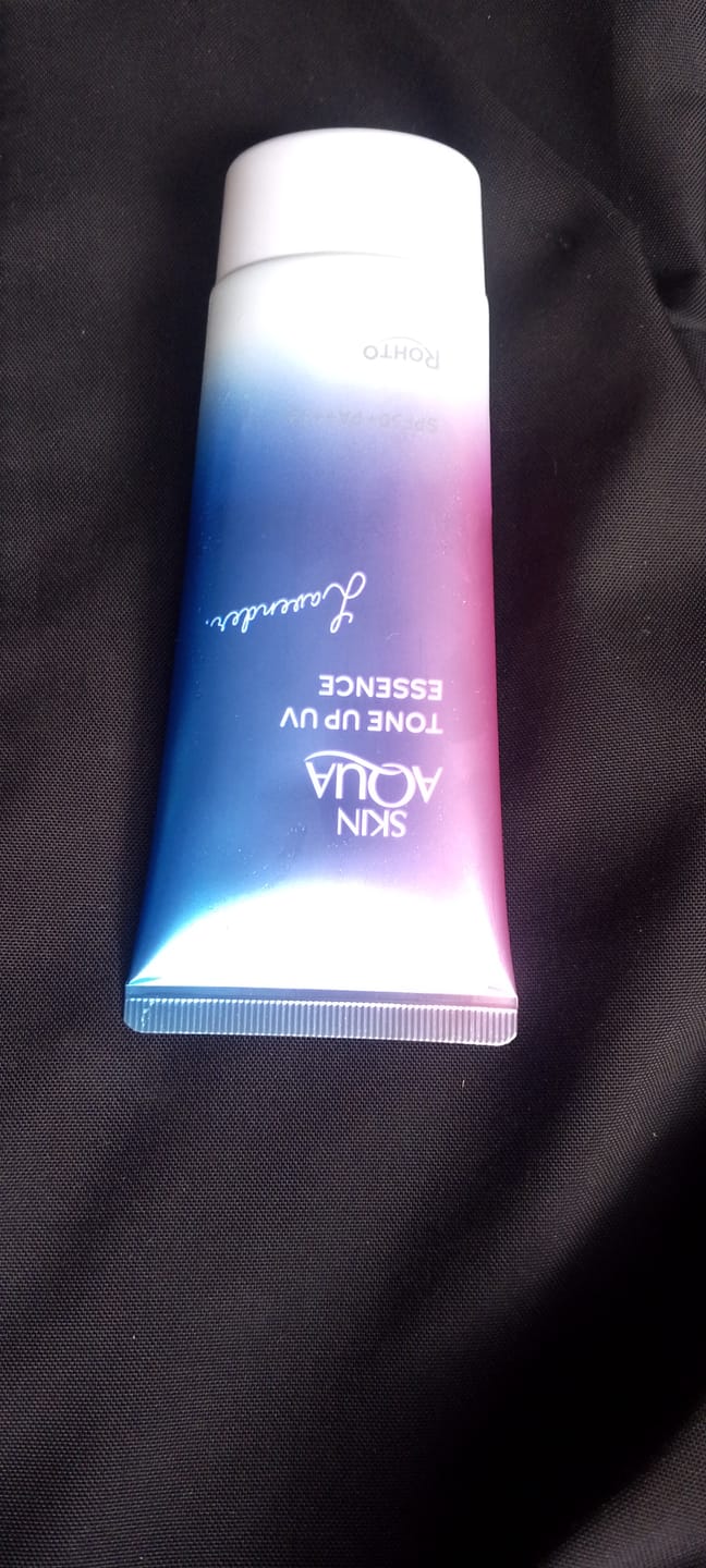 Customer photo review of Skin Aqua Tone Up UV Essence Lavender 70g SPF50+ PA++++
