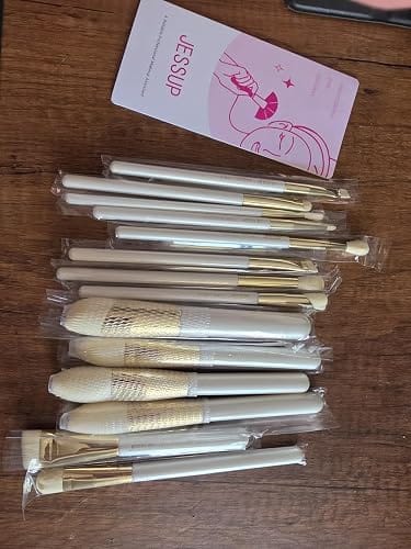 Customer photo review of (Newest) White Shimmer Makeup Brush Collection