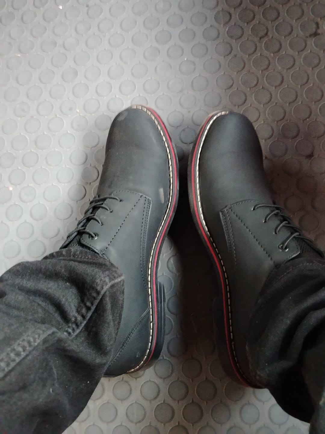 Customer photo review of ZAPATO CASUAL SLIP ON AGUJETAS NEGRO