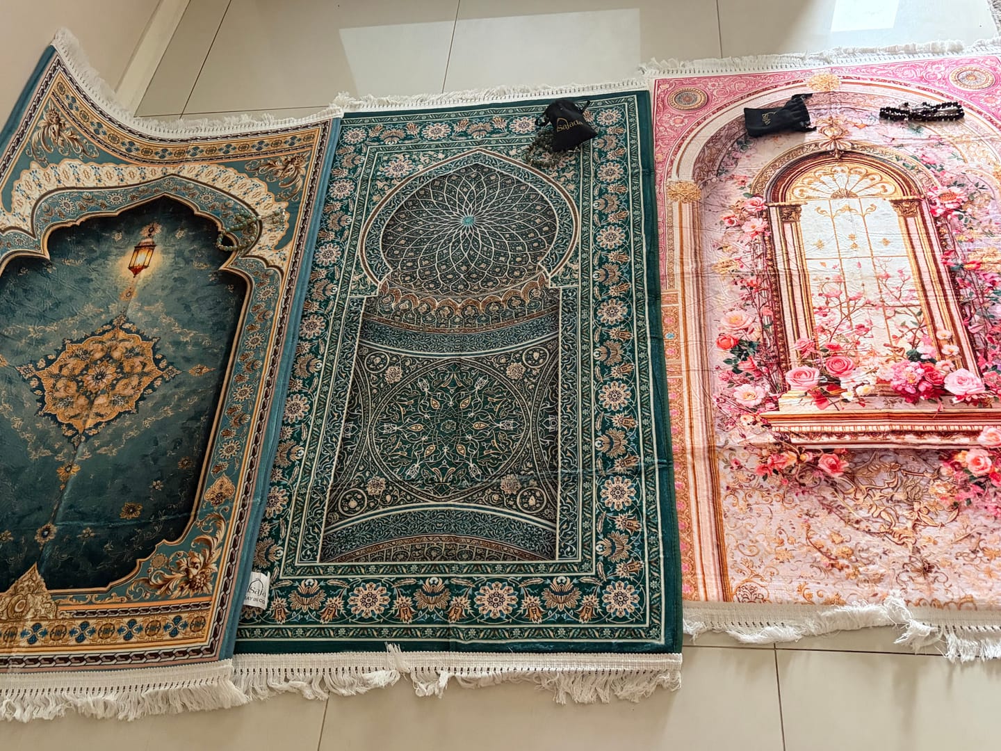 Customer photo review of Verde Mehrab Padded Prayer Mat
