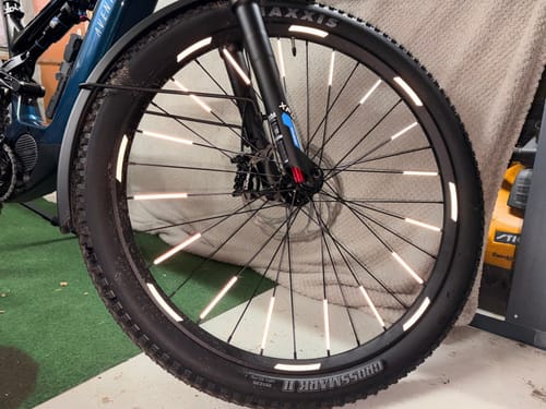 Customer photo review of 64 / 32 Reflektierendes Set für 26/27,5/28 / 29 Zoll Fahrradfelge - Ergänzend zu Katzenaugen - Fahrrad Folie Felgenrandaufkleber