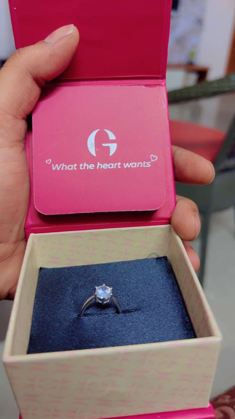 Customer photo review of Kriti Sanon Silver Zircon Vintage Ring