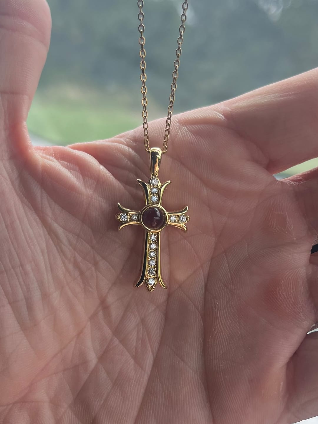 Customer photo review of Collar de Cruz Personalizado