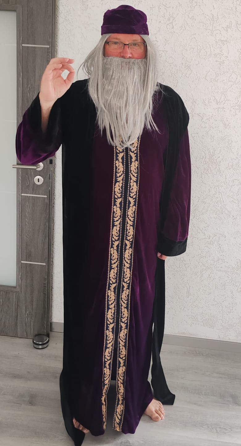 Customer photo review of Harry Potter Gryffindor Albus Dumbledore Cosplay Kostüm Delux