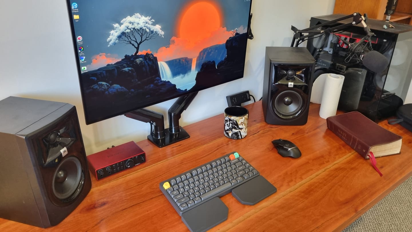 Customer photo review of NuPhy Node Series High-Profile Silicone Wrist Rest