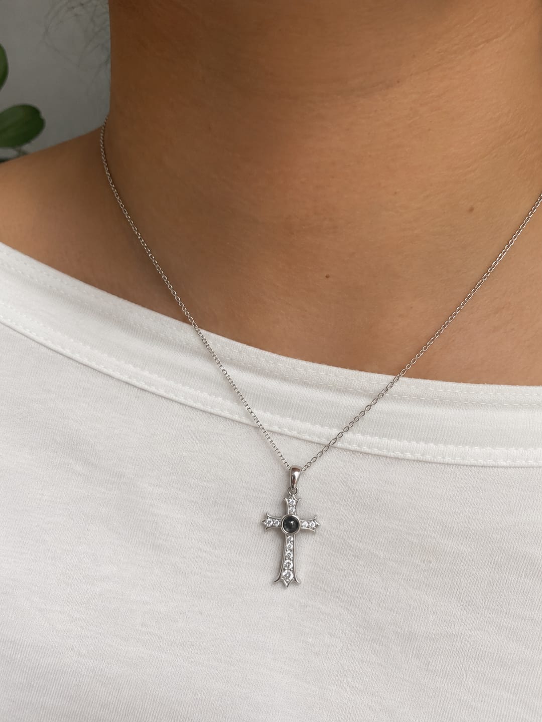 Customer photo review of Collar de Cruz Personalizado