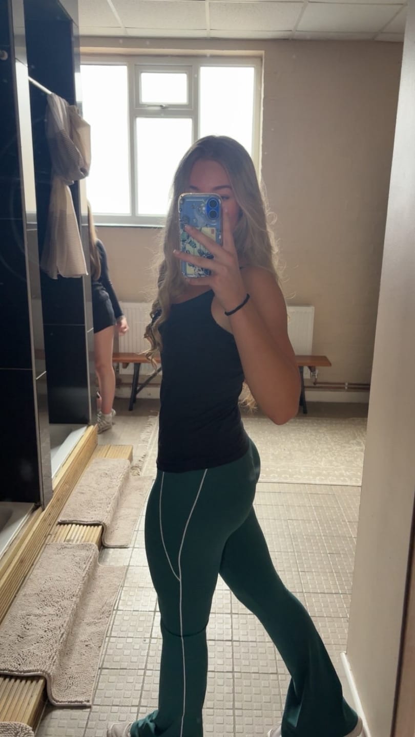 Customer photo review of W285 - Elevate Flare Leggings
