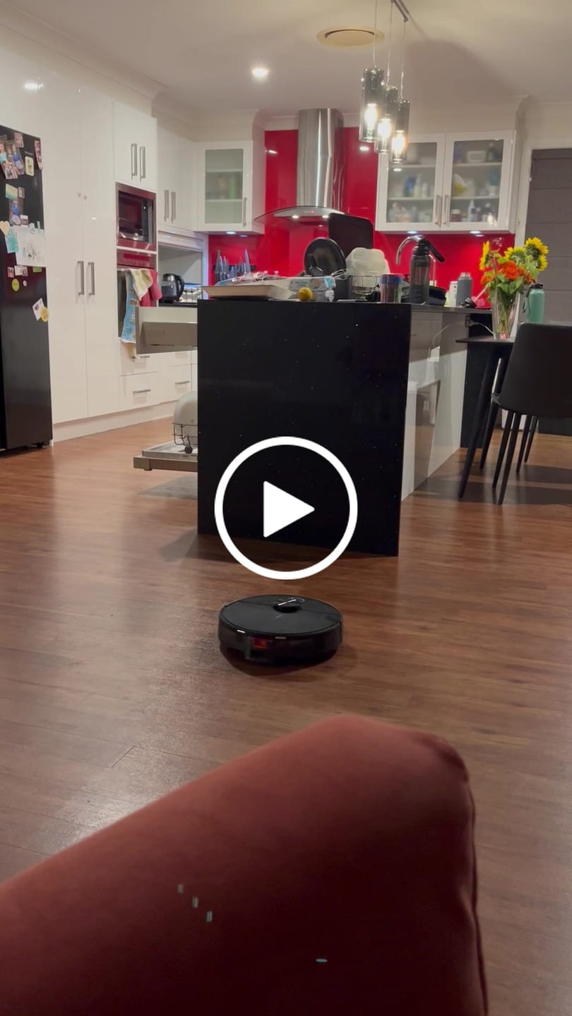 Customer video review of Robot Vacuum V8 Pro – Fully Automatic Cleaning with Mopping Function, Intelligent Navigation & App Control