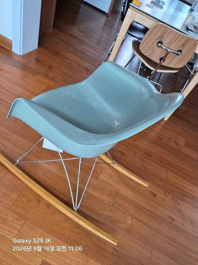 Customer photo review of Eames Fiberglass Armchair RAR (without upholstery)
