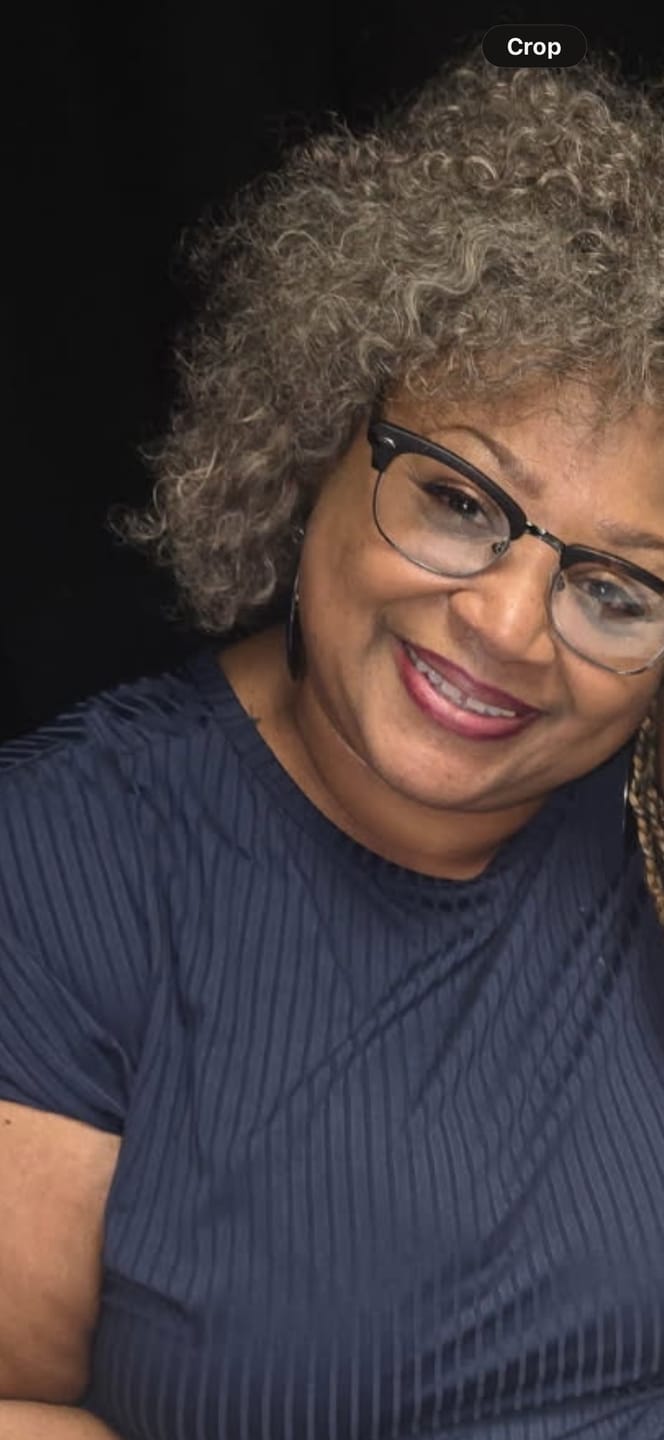 Customer photo review of Luvwin 5x5 Deep Curly Salt And Pepper Glueless Gray Color Pre-Cut Lace Bob Wig