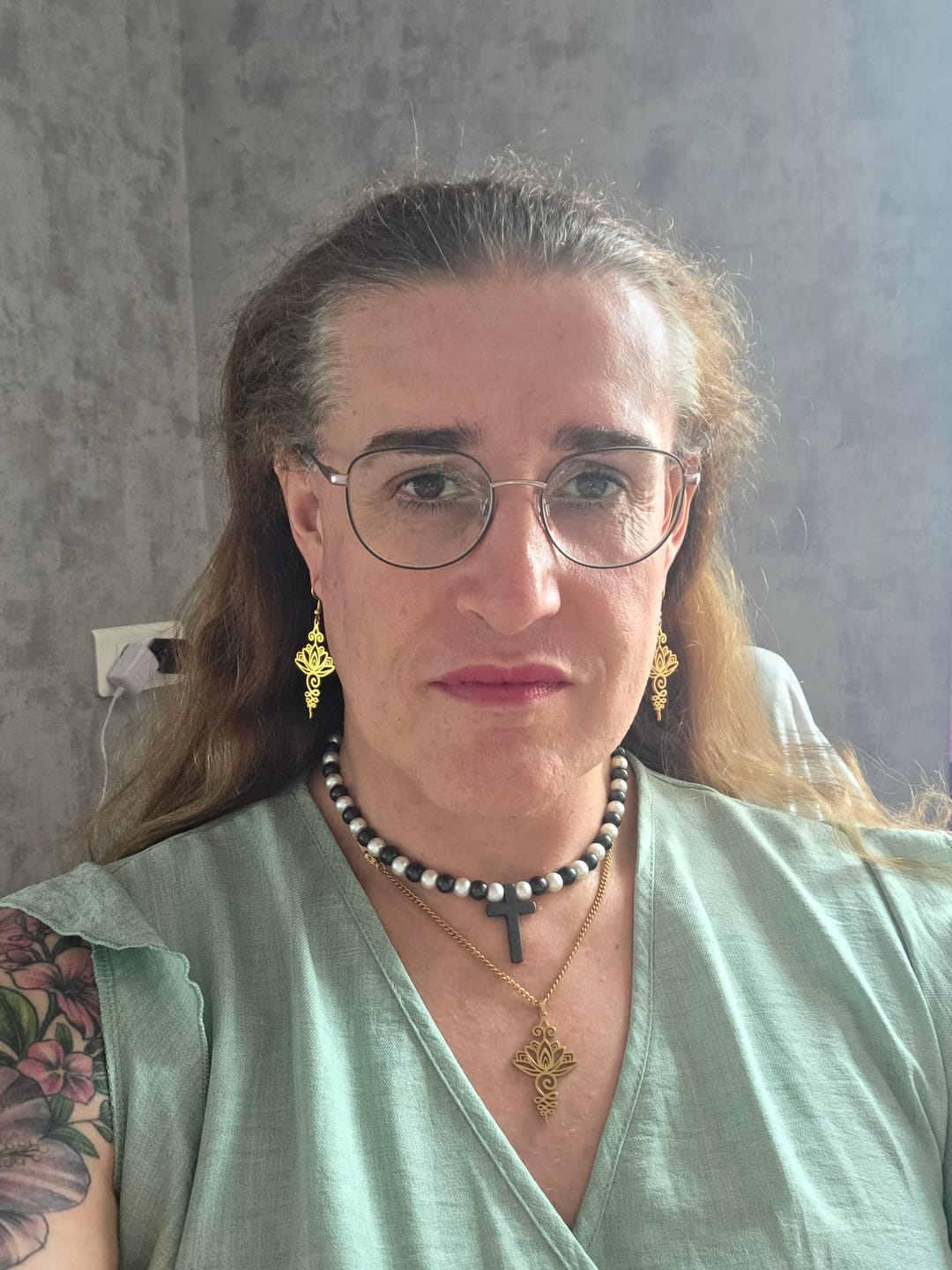 Customer photo review of Boucles d'Oreilles "Lotus Unalome"