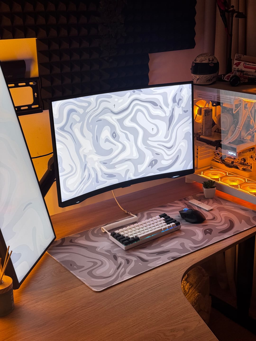 Customer photo review of Liquid White Mousepad