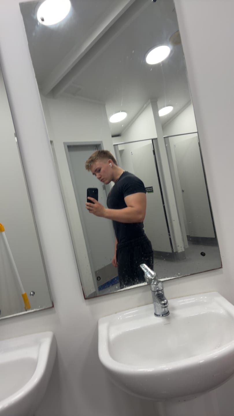 Customer photo review of 4286 - Gold's Iron Legacy Compression Tees