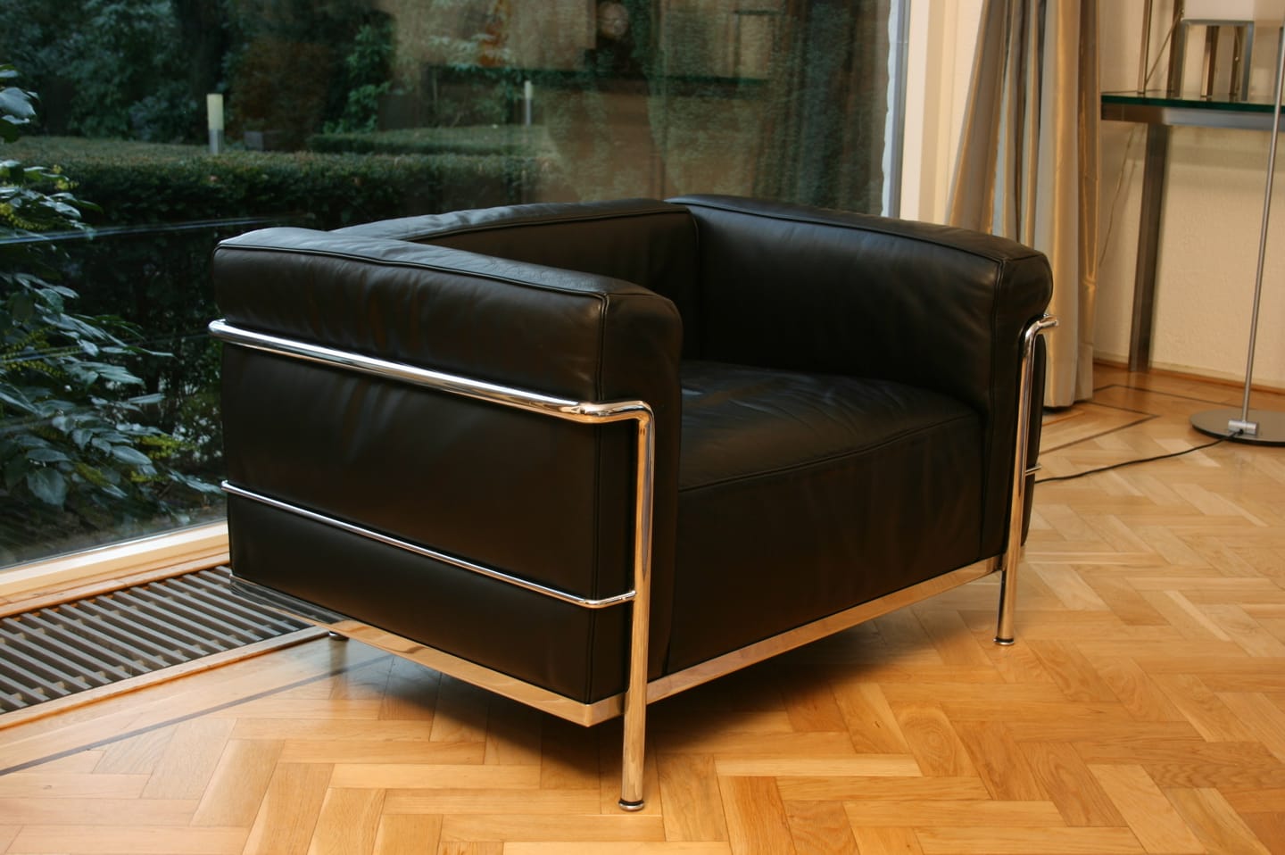 Customer photo review of Fauteuil Grand Confort Moderniste – Cuir Véritable & Structure Chromée