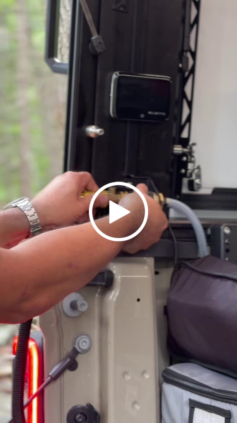Customer video review of 10 Gallon Powered Water Tank