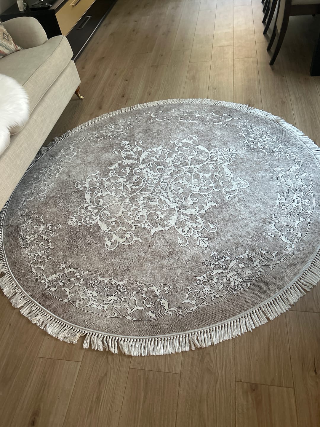 Customer photo review of Covor ALN400616BJ18, 180x180 cm, forma rotunda, poliester, bej