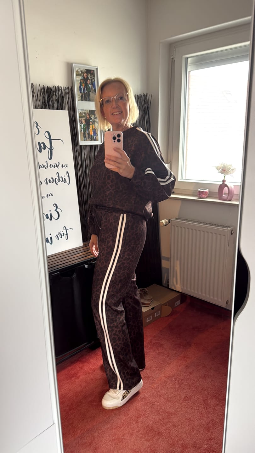 Customer photo review of Butterstoff Sweater LEO LOUNGE braun/schwarz
