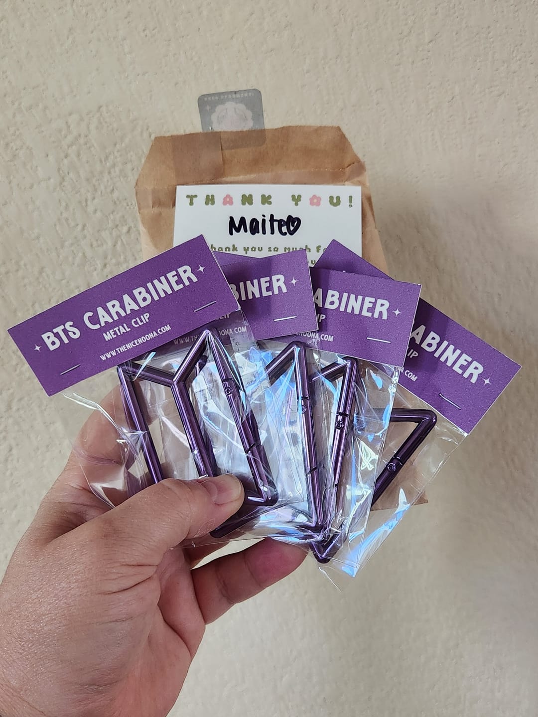 Customer photo review of BTS Bora Metal Carabiner Keychain Clip