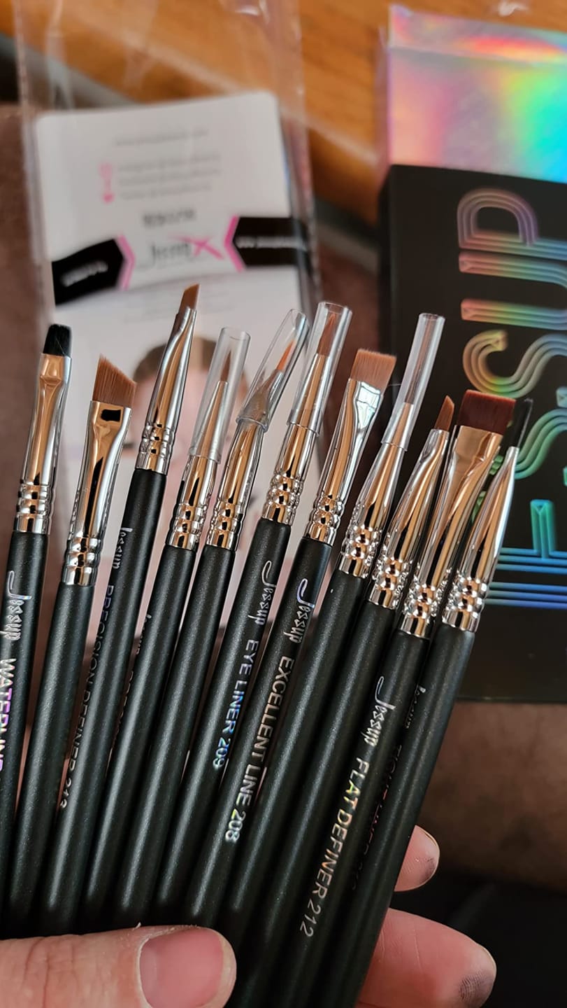 Customer photo review of Complete Professional Makeup Brushes Set 35Pcs T342