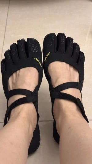 Customer photo review of Five Toe Shoes