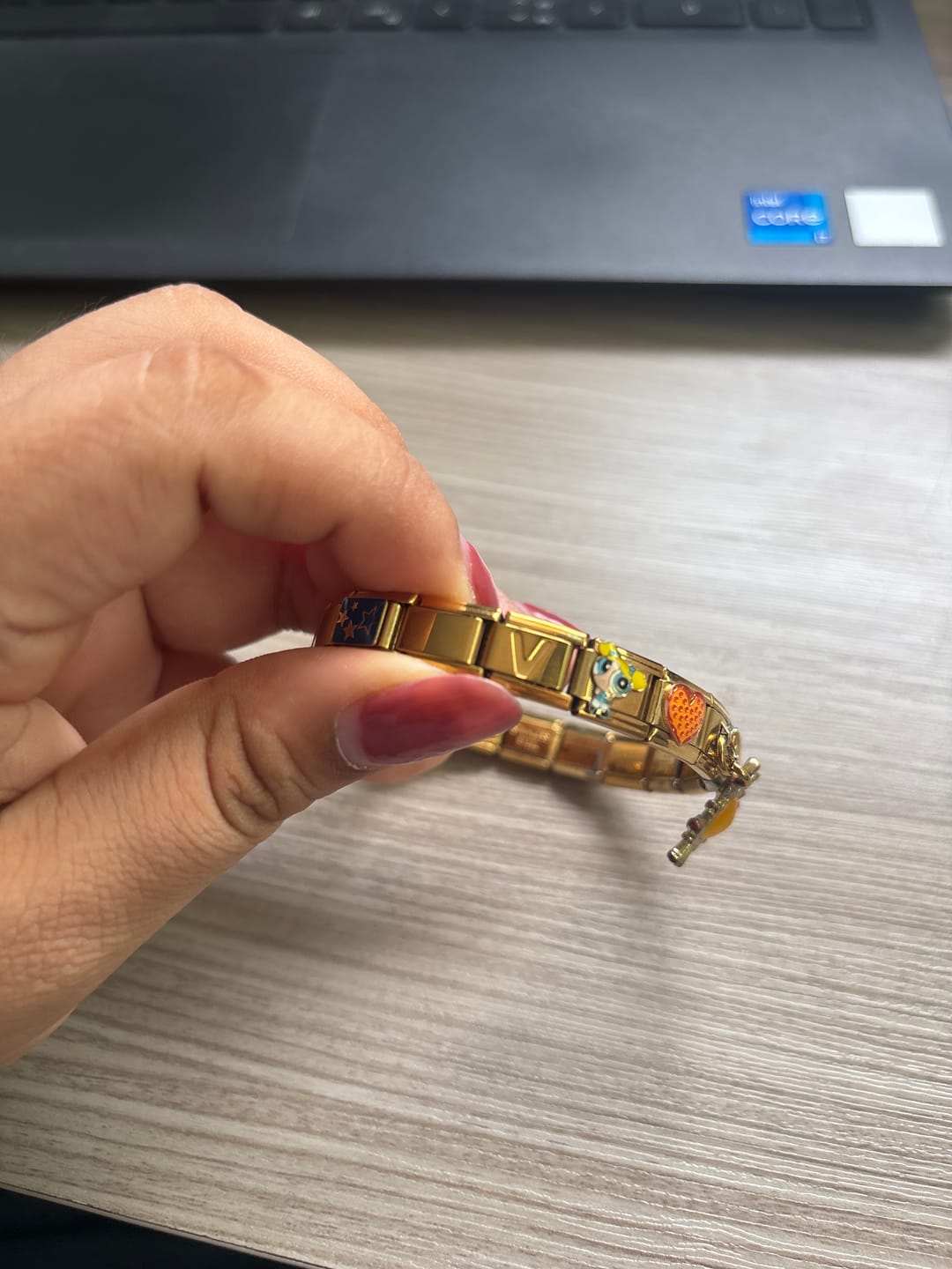 Customer photo review of Charm Letra V