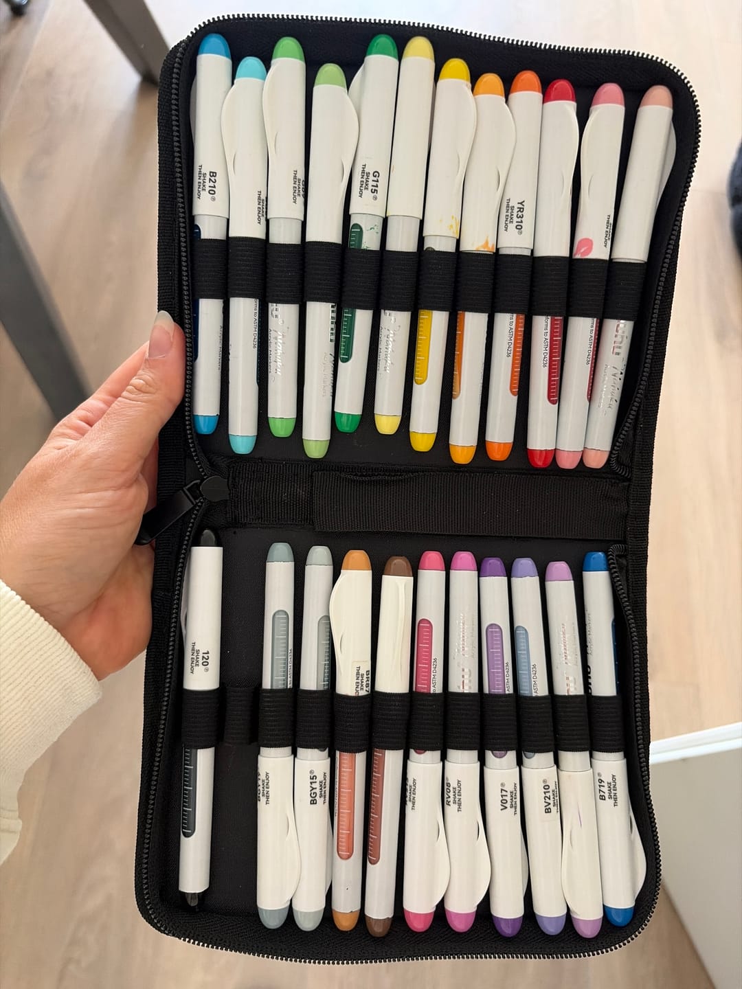Customer photo review of Ohuhu Nahuku Direct-ink Acrylic Markers