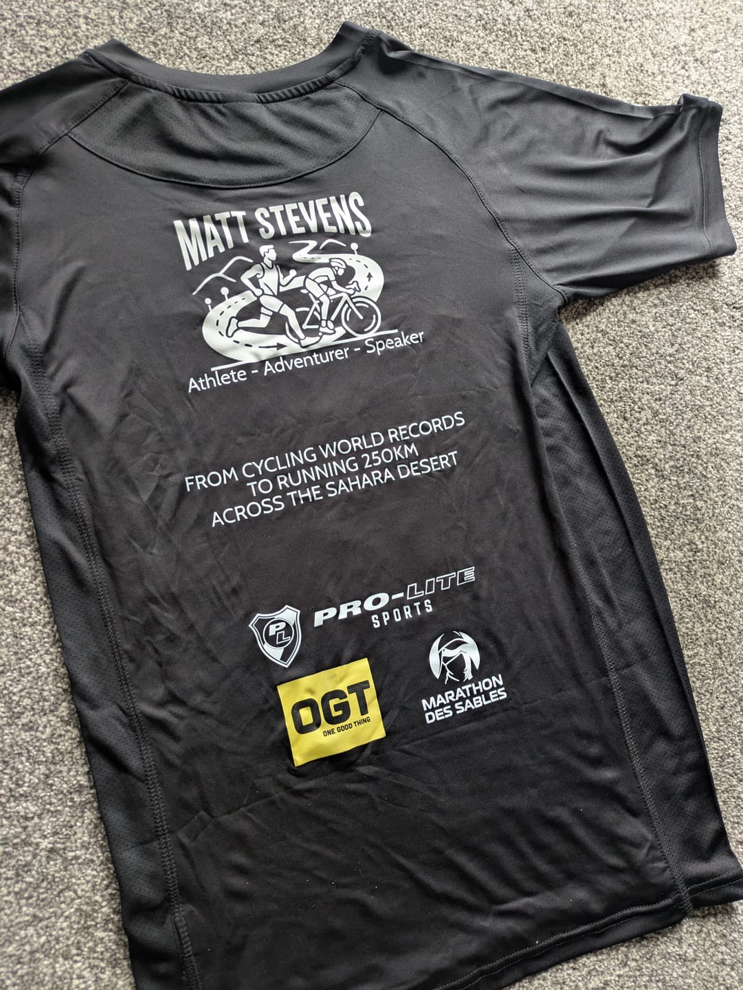 Customer photo review of Slim-fit stretch sports t-shirt