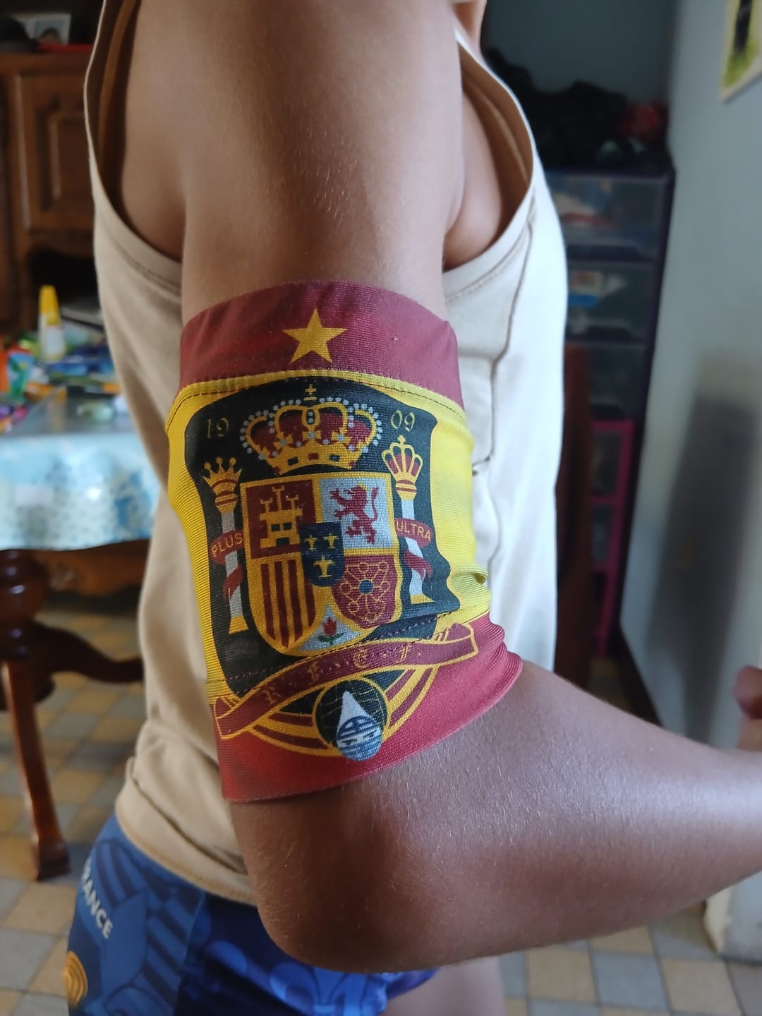 Customer photo review of Glucose Sensor armband for children - Dia-Band KIDS FLAGS