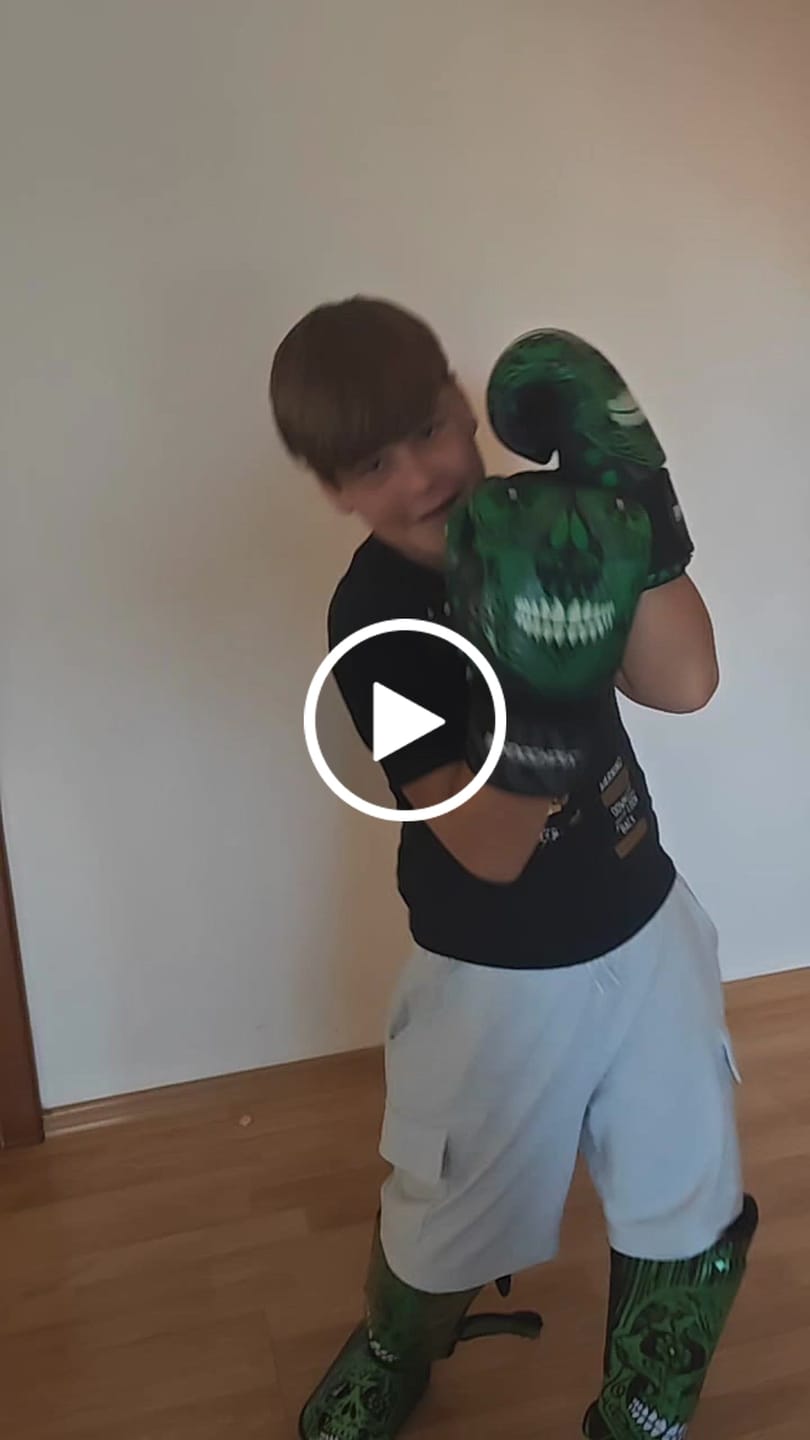 Customer video review of Manusi Box Knockout Skull FX