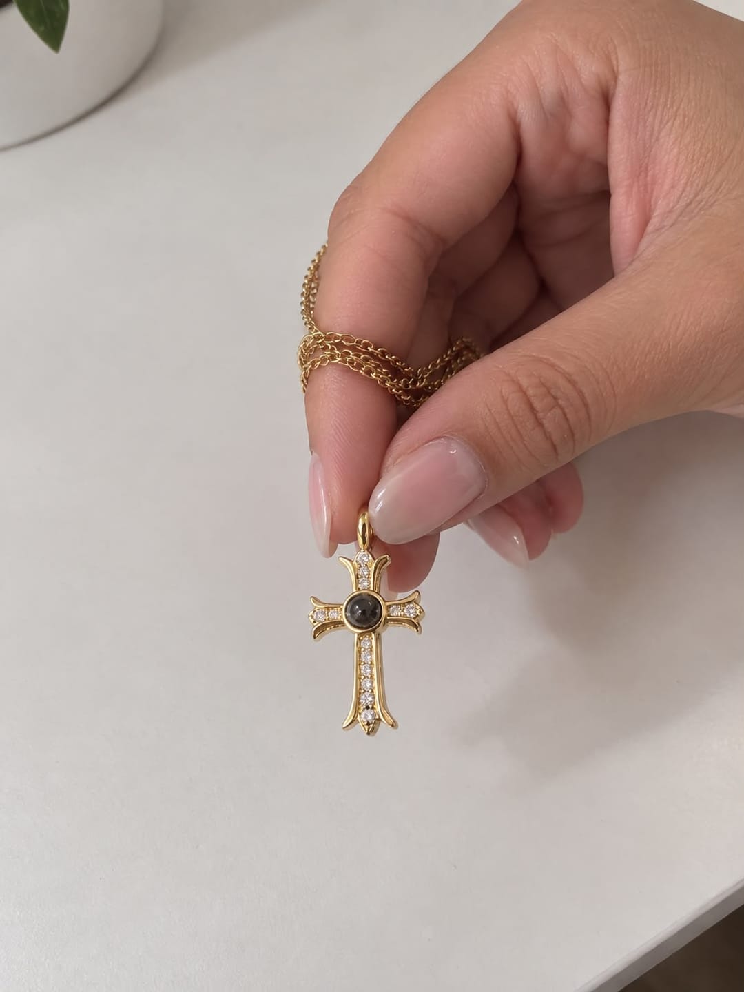Customer photo review of Collar de Cruz Personalizado