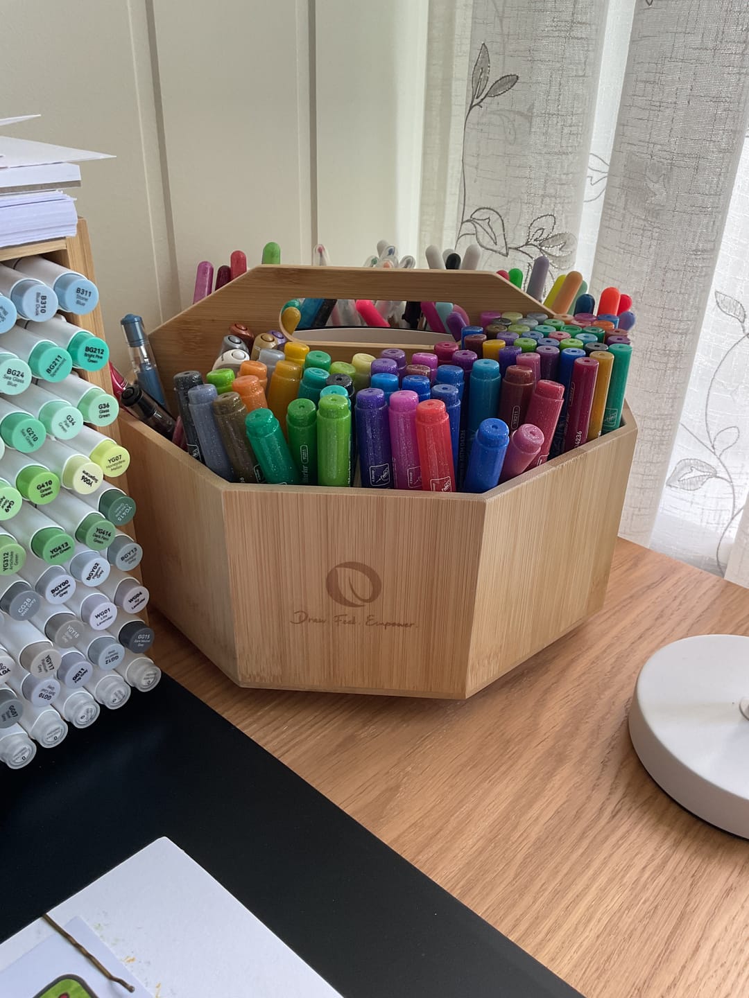 Customer photo review of Ohuhu 360° Bamboo Rotating Marker Organizer