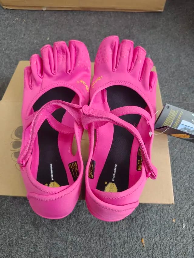 Customer photo review of Five Toe Shoes