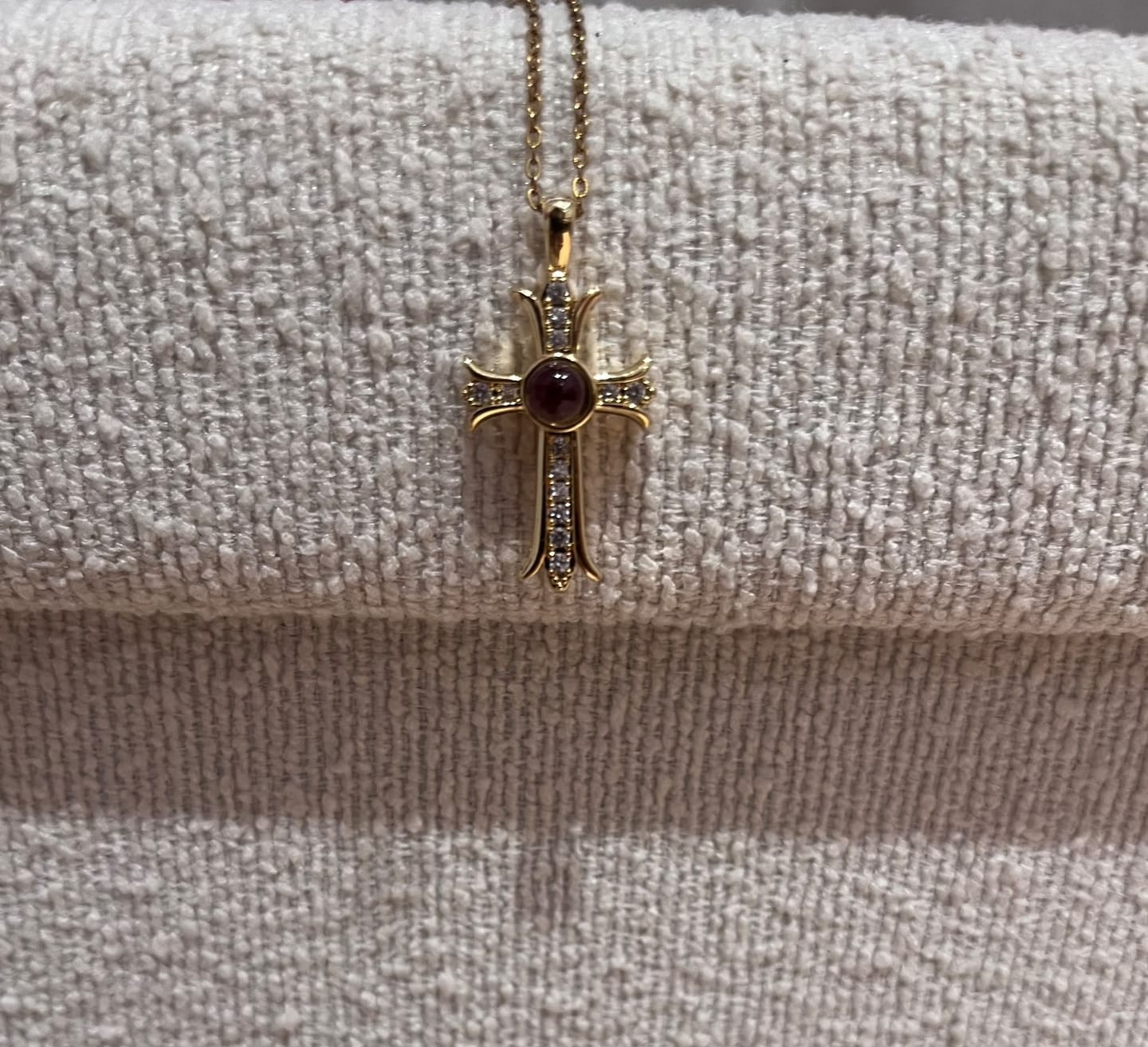 Customer photo review of Collar de Cruz Personalizado