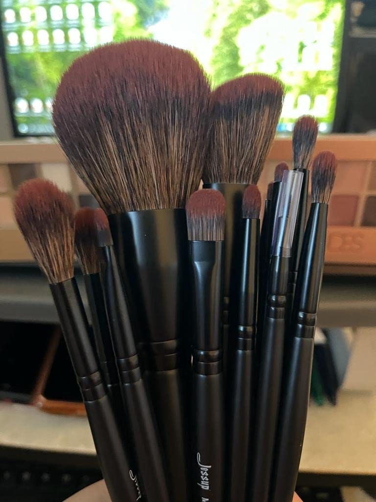 Customer photo review of Makeup Lover Makeup Brush Collection (Phantom Black)