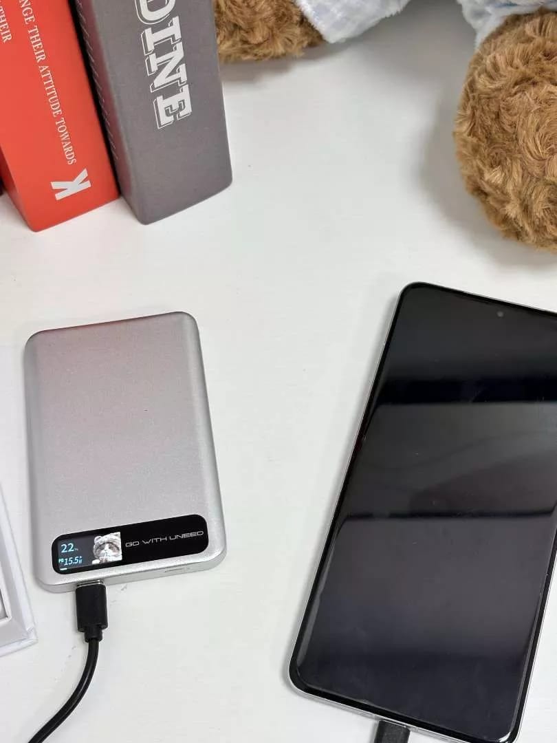 Customer photo review of Smart LED Cat Screen Wireless Powerbank