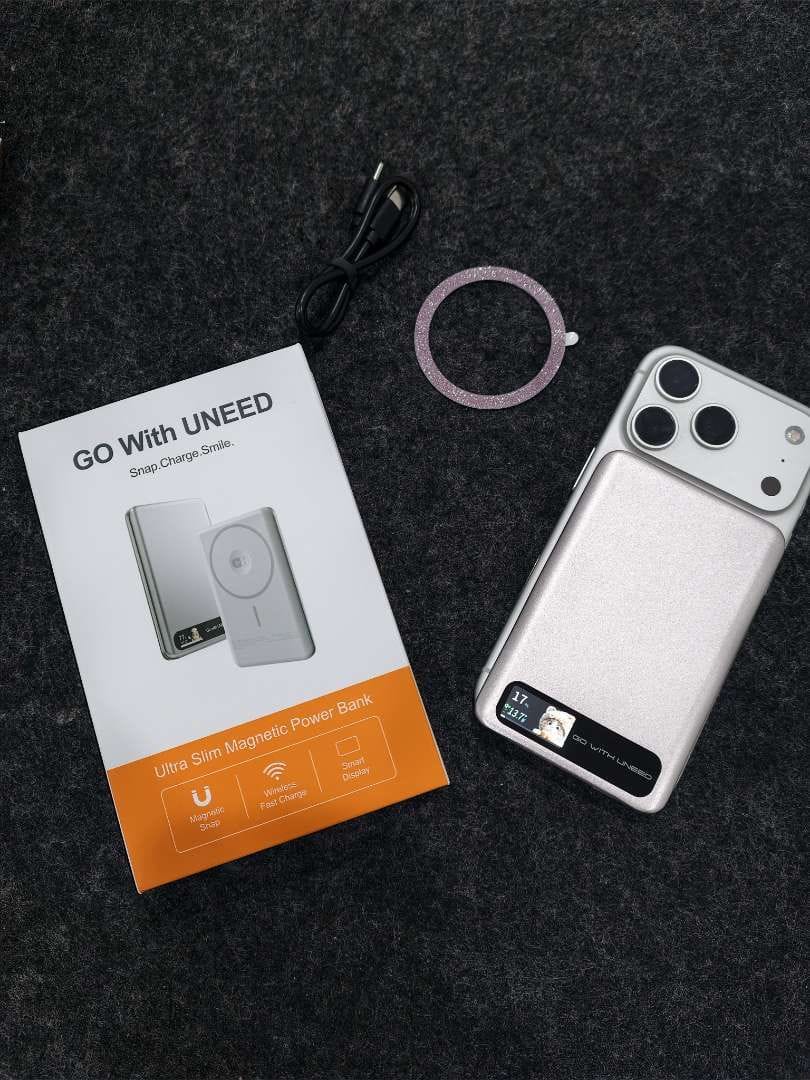 Customer photo review of Smart LED Cat Screen Wireless Powerbank